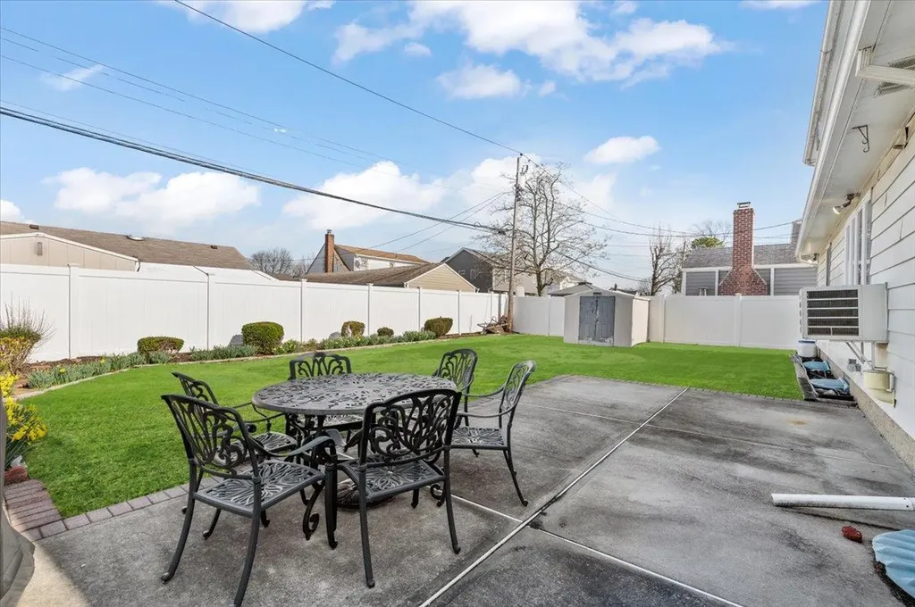 7 Cheshire Road Bethpage NY 11714
