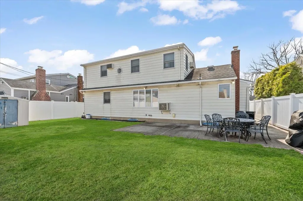 7 Cheshire Road Bethpage NY 11714