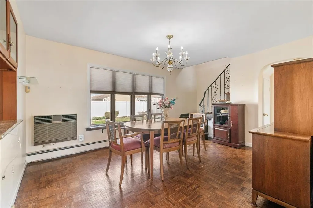 7 Cheshire Road Bethpage NY 11714