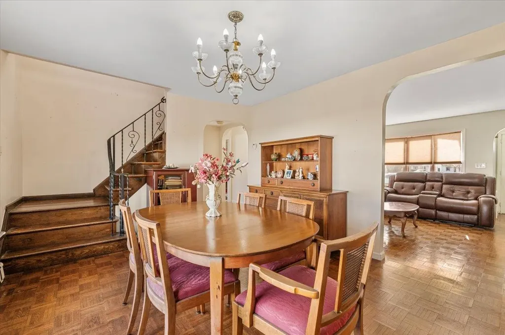 7 Cheshire Road Bethpage NY 11714