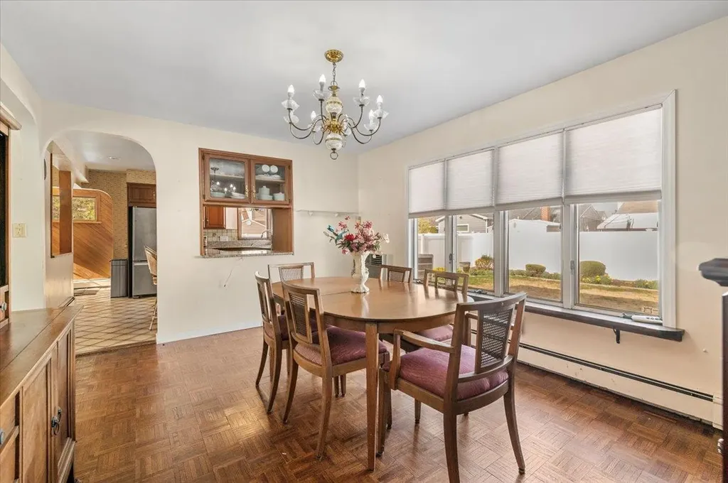 7 Cheshire Road Bethpage NY 11714