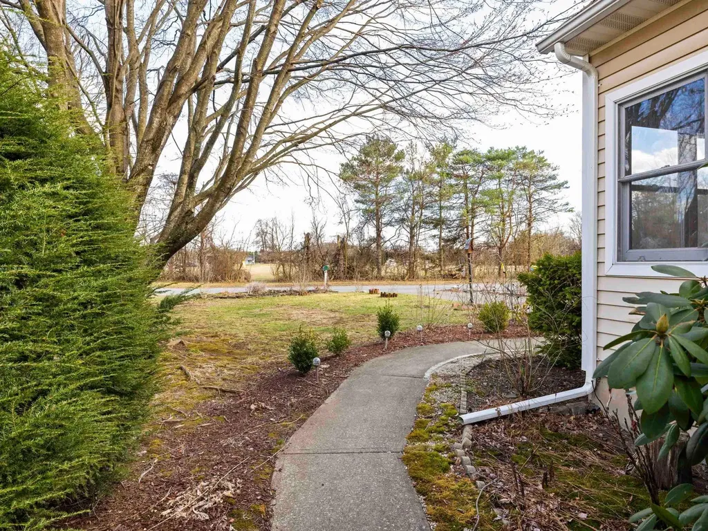 16 Red Maple Road Saugerties NY 12477