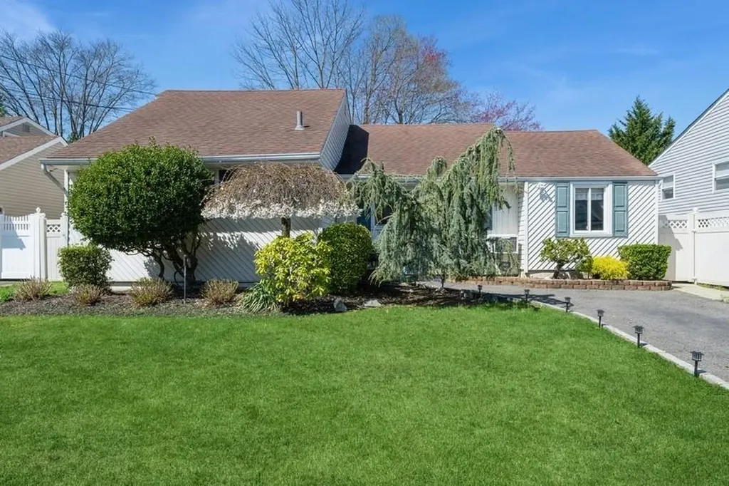30 Jane Drive Babylon NY 11703