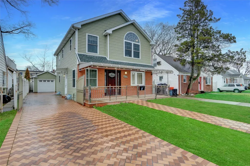 188 Warwick Road Elmont NY 11003