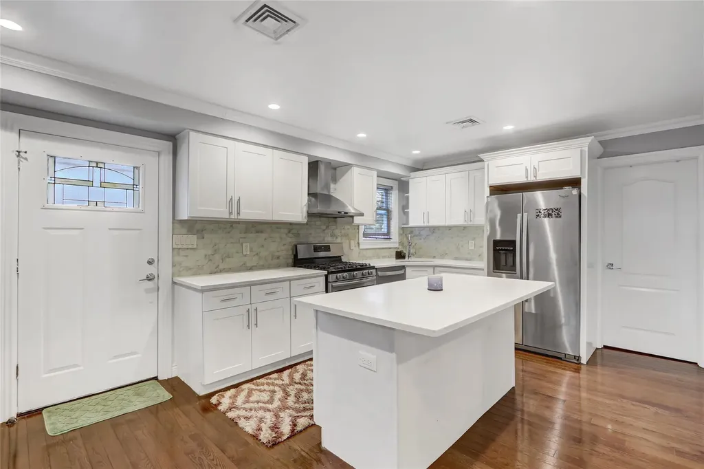 188 Warwick Road Elmont NY 11003