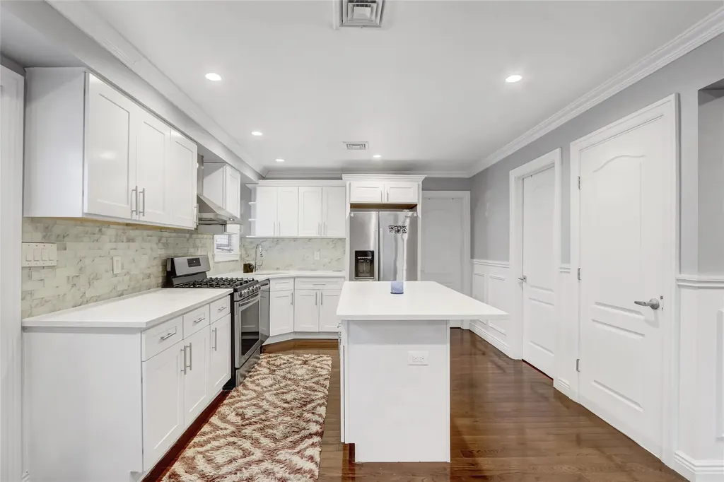188 Warwick Road Elmont NY 11003