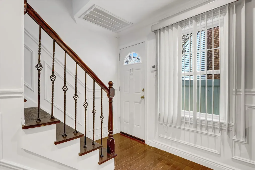 188 Warwick Road Elmont NY 11003