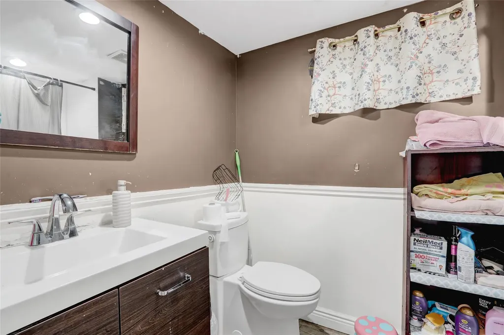188 Warwick Road Elmont NY 11003