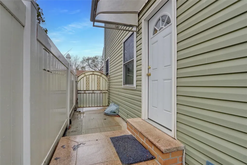 188 Warwick Road Elmont NY 11003