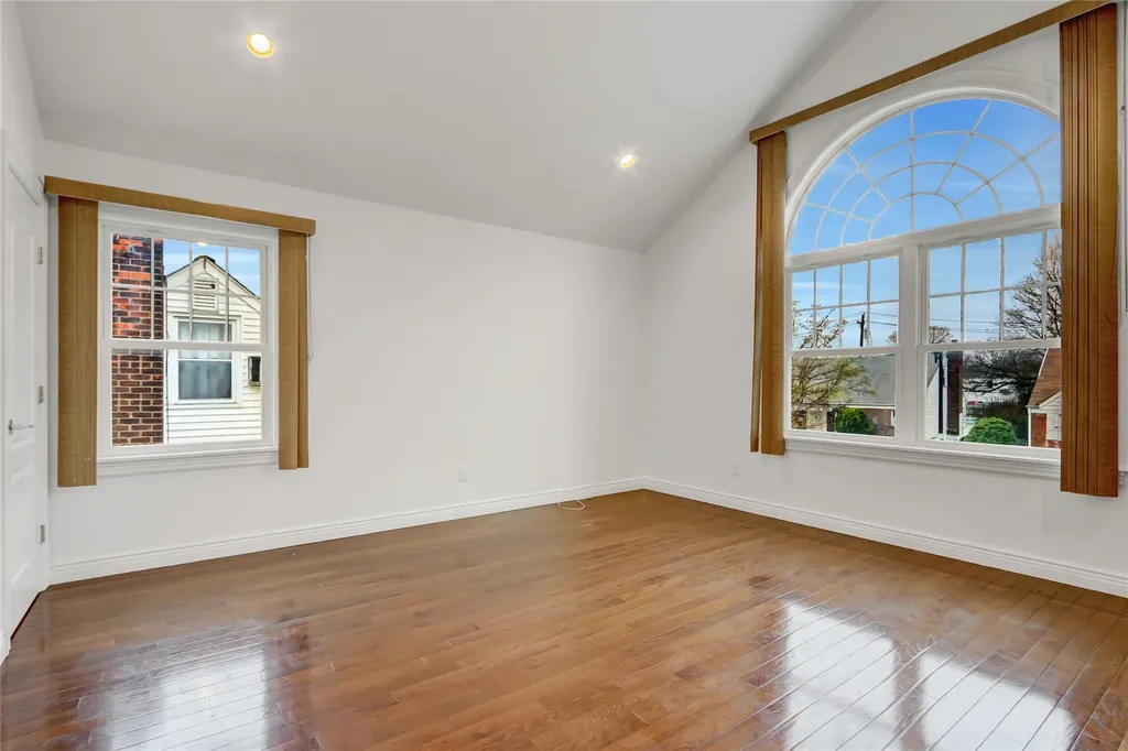 188 Warwick Road Elmont NY 11003