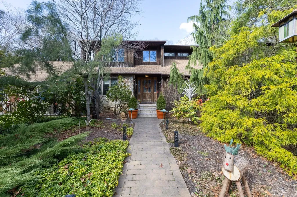 19 Stillwood Road Brookhaven NY 11719