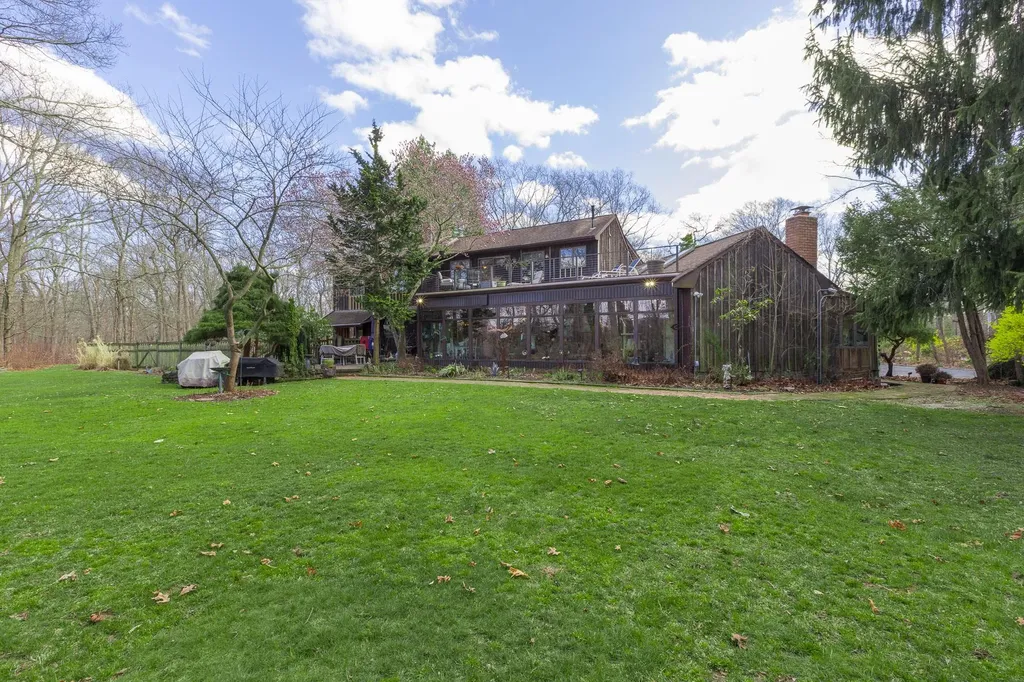 19 Stillwood Road Brookhaven NY 11719
