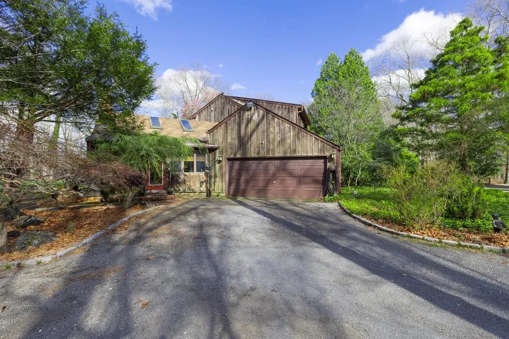 19 Stillwood Road Brookhaven NY 11719