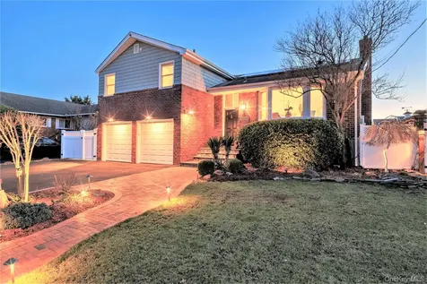 3320 Bertha Drive Baldwin NY 11510