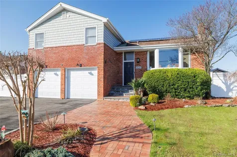 3320 Bertha Drive Baldwin NY 11510