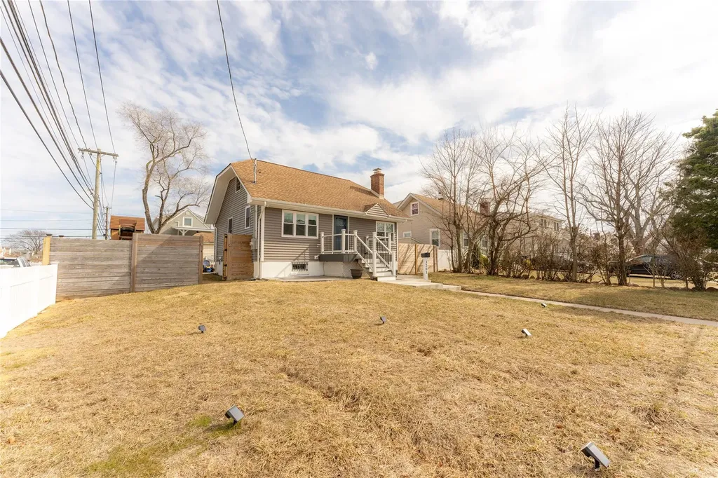 3281 3rd Street Oceanside NY 11572
