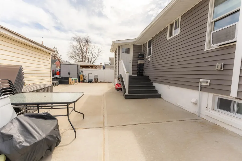 3281 3rd Street Oceanside NY 11572