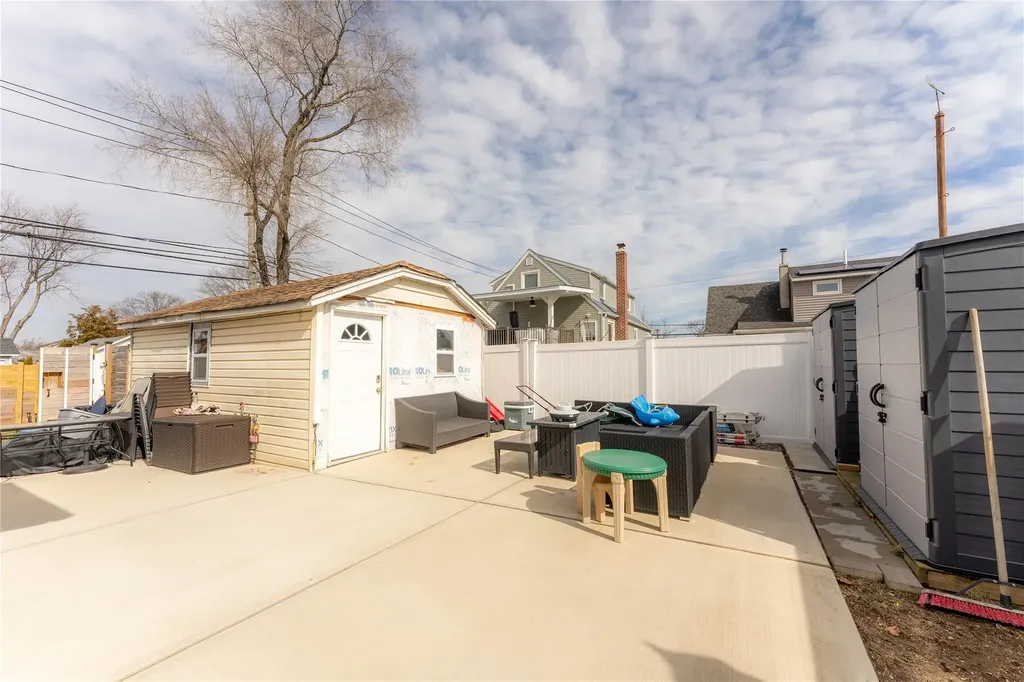 3281 3rd Street Oceanside NY 11572