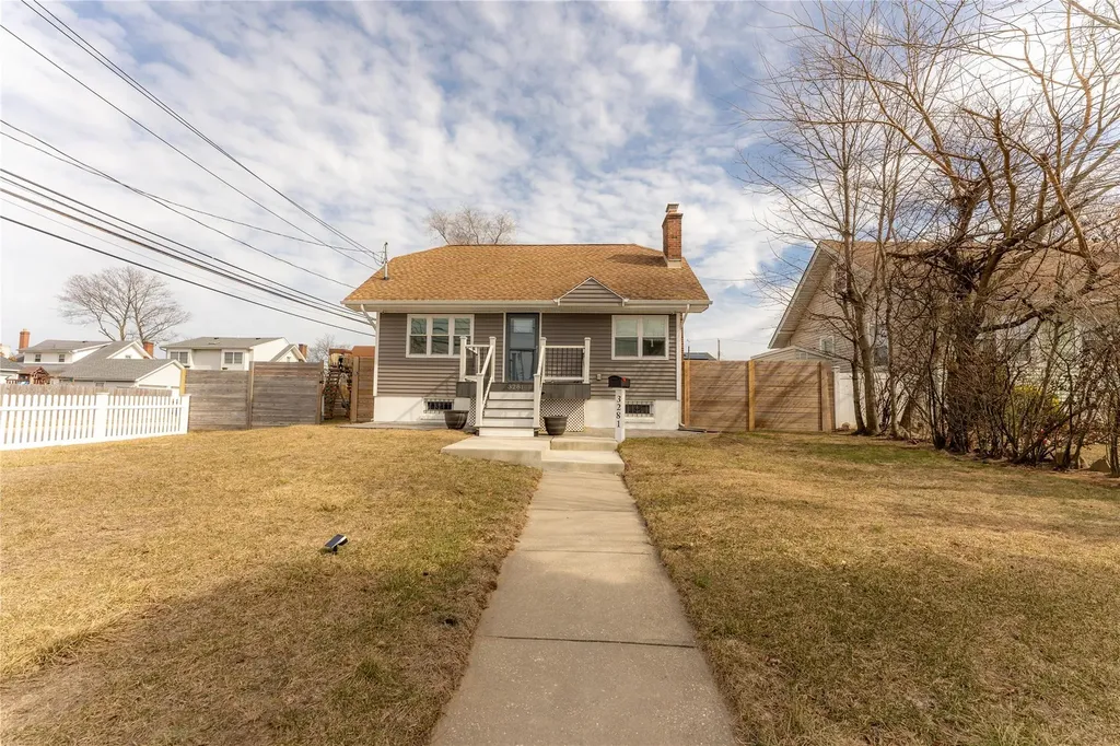 3281 3rd Street Oceanside NY 11572