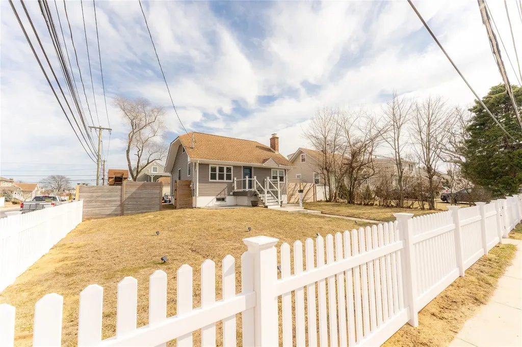 3281 3rd Street Oceanside NY 11572