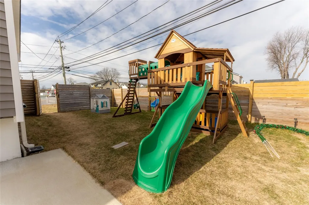 3281 3rd Street Oceanside NY 11572