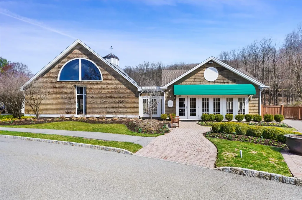 136 Ruxton Road Mount Kisco NY 10549