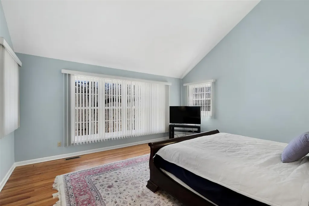 136 Ruxton Road Mount Kisco NY 10549