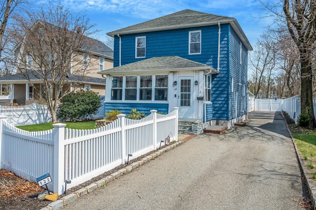122 Broadway Greenlawn NY 11740