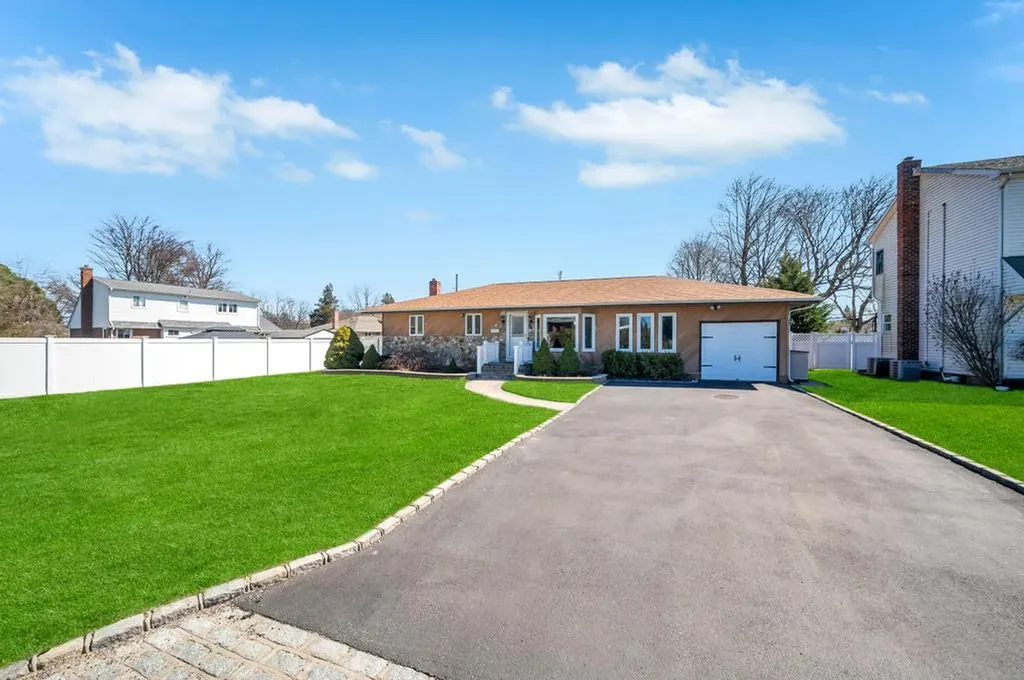 9 Ruth Boulevard Commack NY 11725