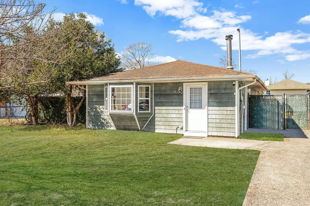 91 Eleanor Avenue Mastic NY 11950