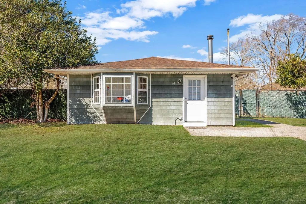 91 Eleanor Avenue Mastic NY 11950
