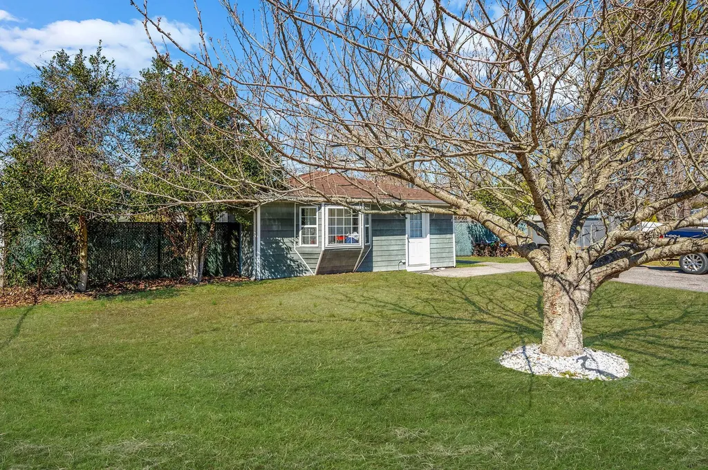 91 Eleanor Avenue Mastic NY 11950