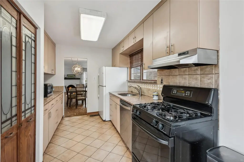 5 Lexington Avenue Malverne NY 11565