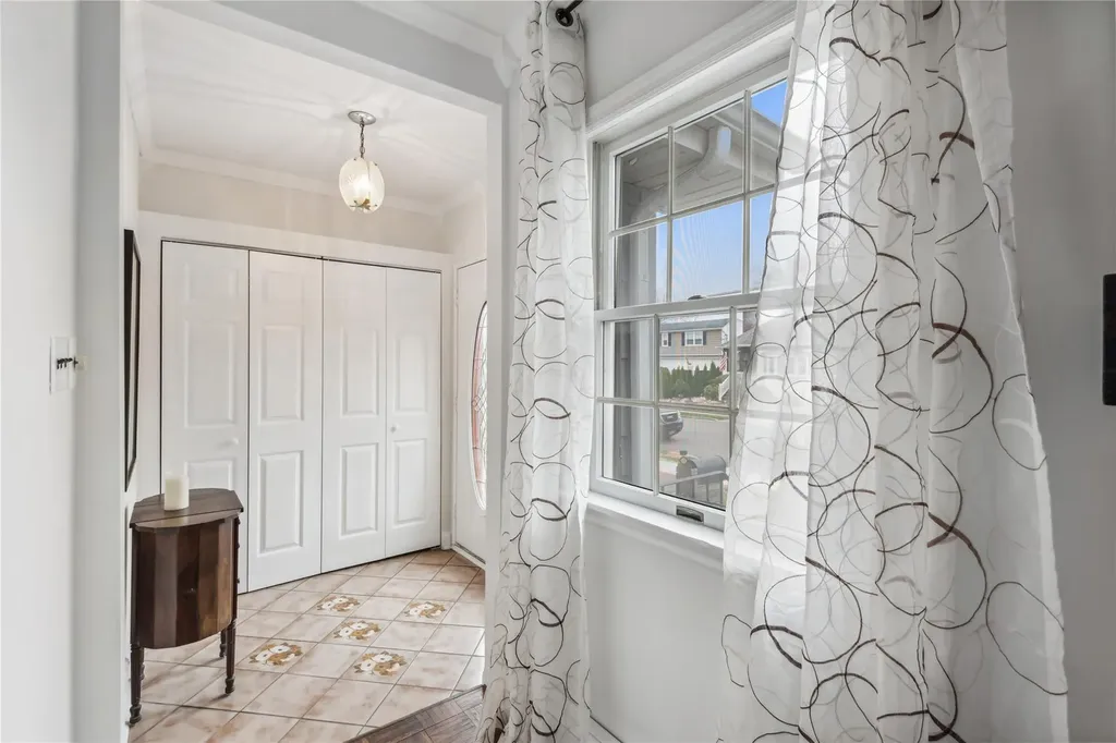 5 Lexington Avenue Malverne NY 11565