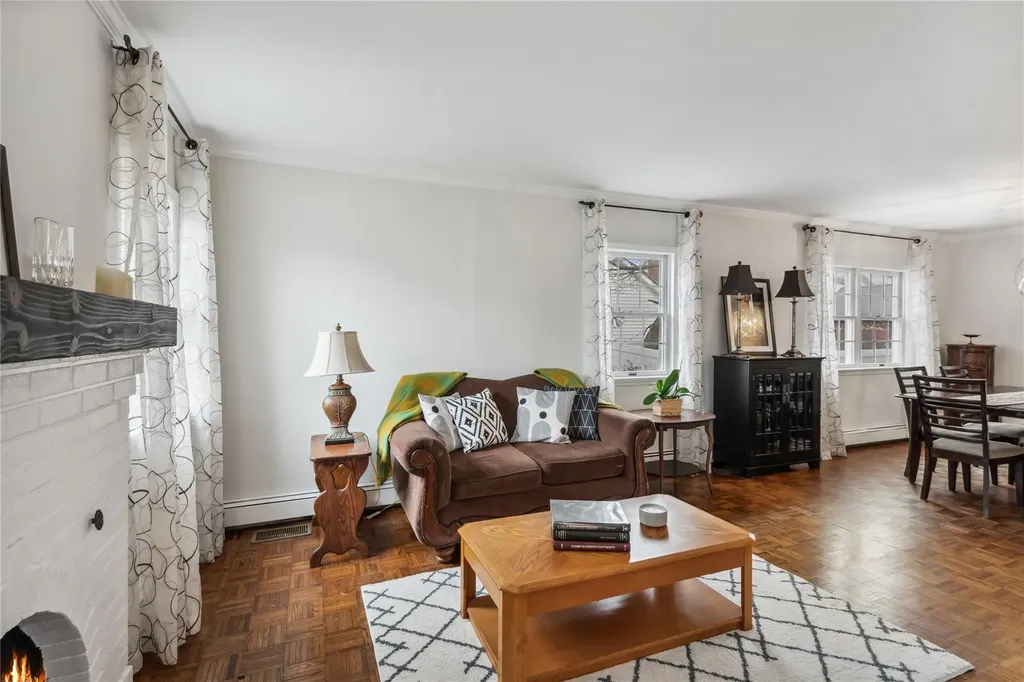 5 Lexington Avenue Malverne NY 11565
