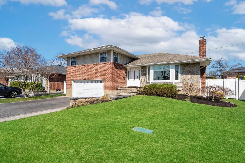 30 Deborah Road Syosset NY 11791