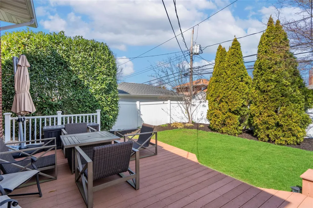 30 Deborah Road Syosset NY 11791