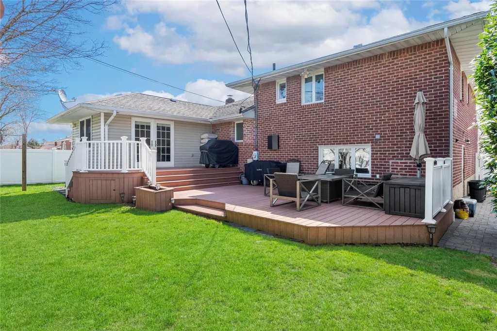 30 Deborah Road Syosset NY 11791