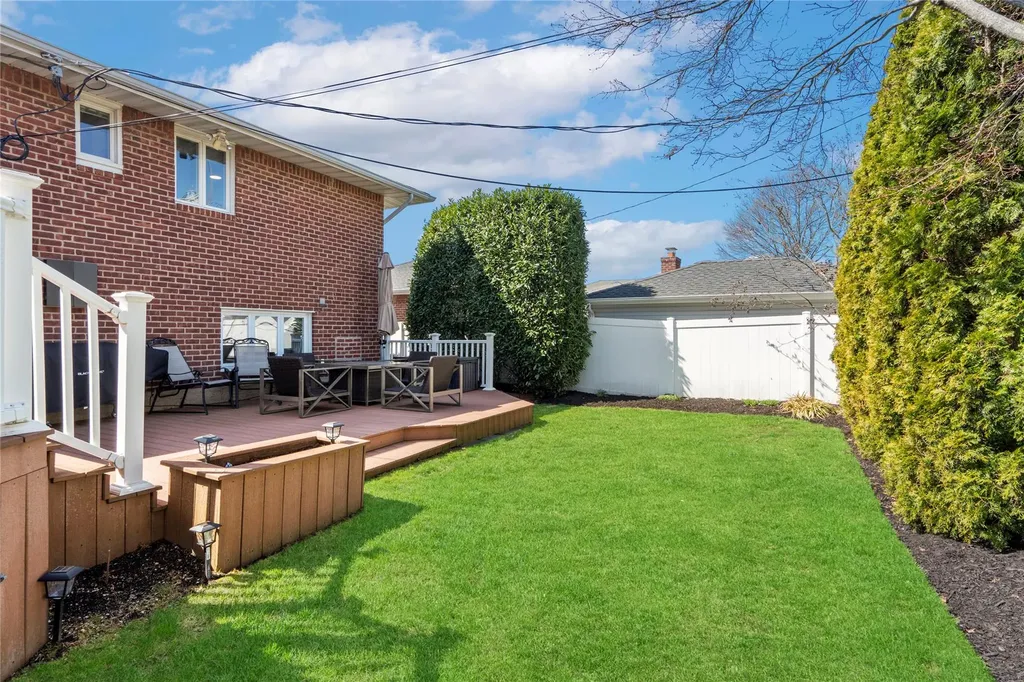 30 Deborah Road Syosset NY 11791