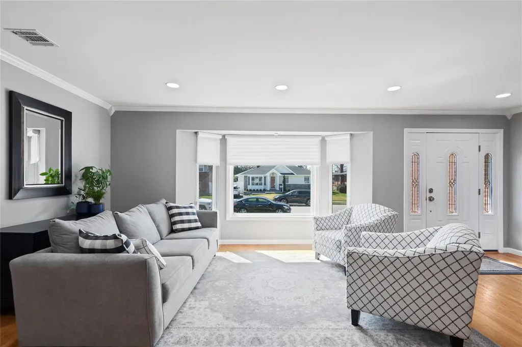 30 Deborah Road Syosset NY 11791