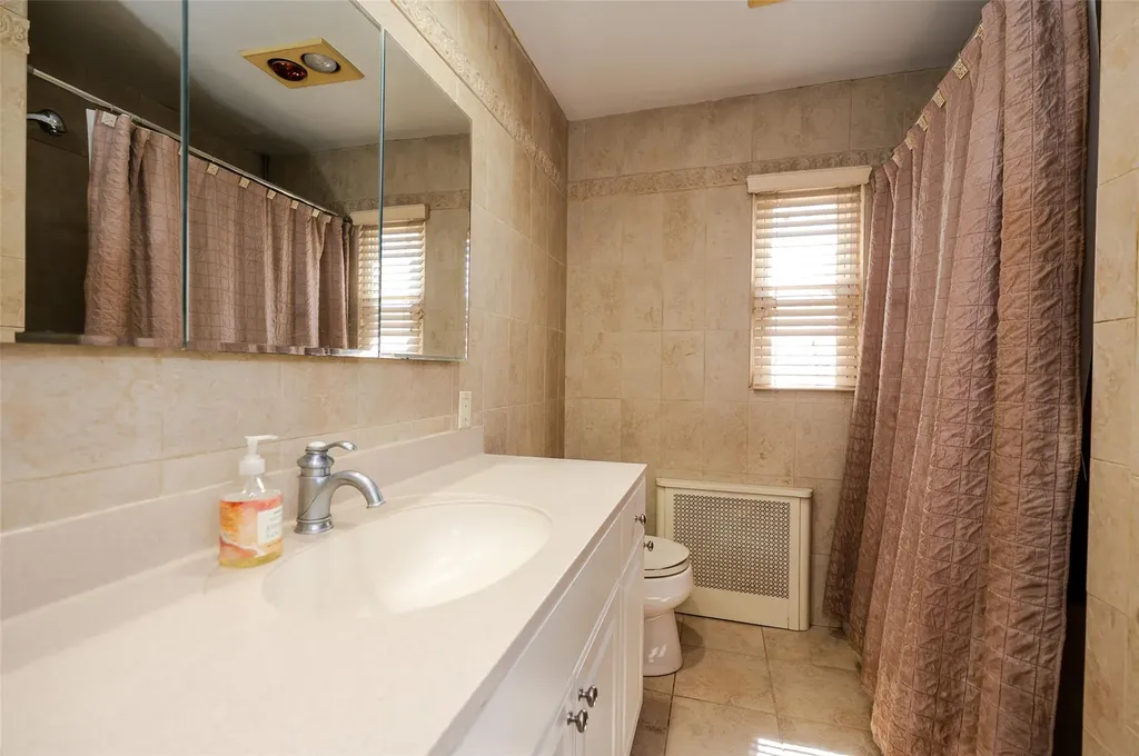 3345 Park Avenue Oceanside NY 11572