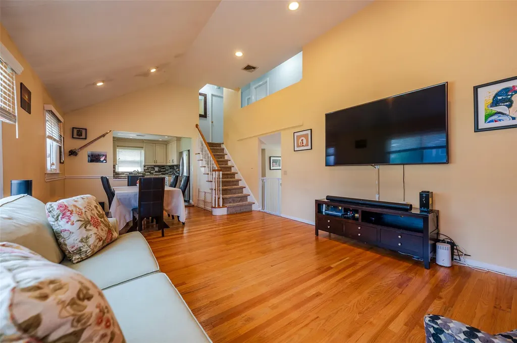 3345 Park Avenue Oceanside NY 11572
