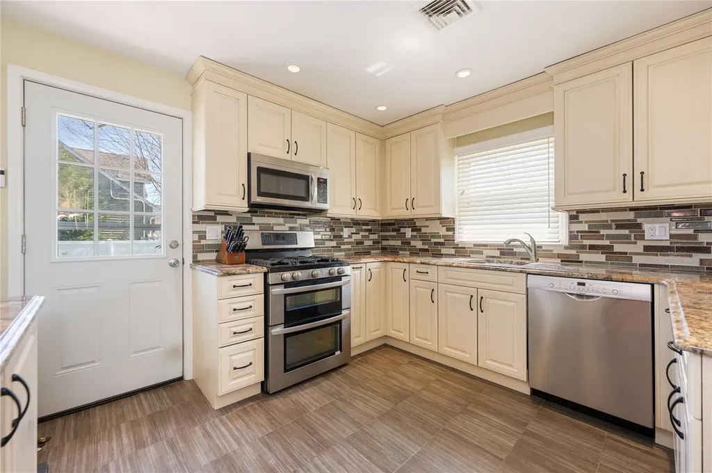 3345 Park Avenue Oceanside NY 11572