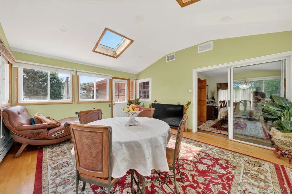 6 North Drive Poughkeepsie NY 12603