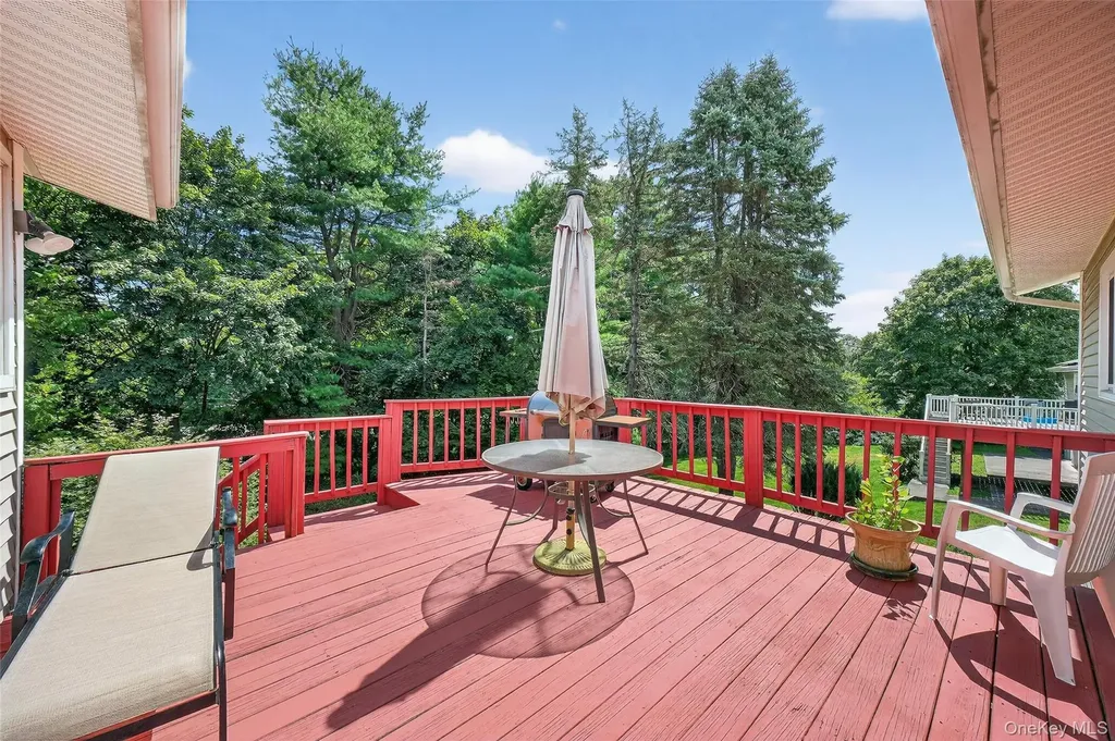 6 North Drive Poughkeepsie NY 12603