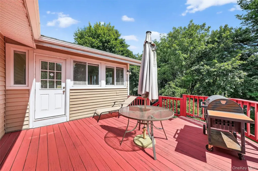 6 North Drive Poughkeepsie NY 12603