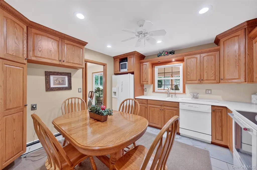 6 North Drive Poughkeepsie NY 12603