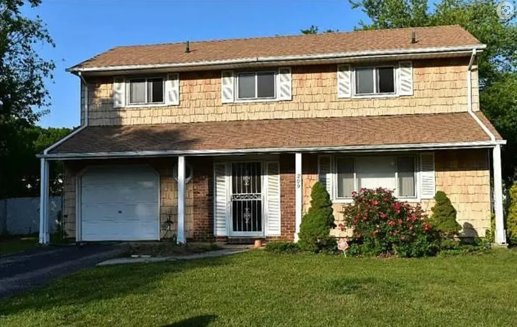 209 Tree Avenue Central Islip NY 11722