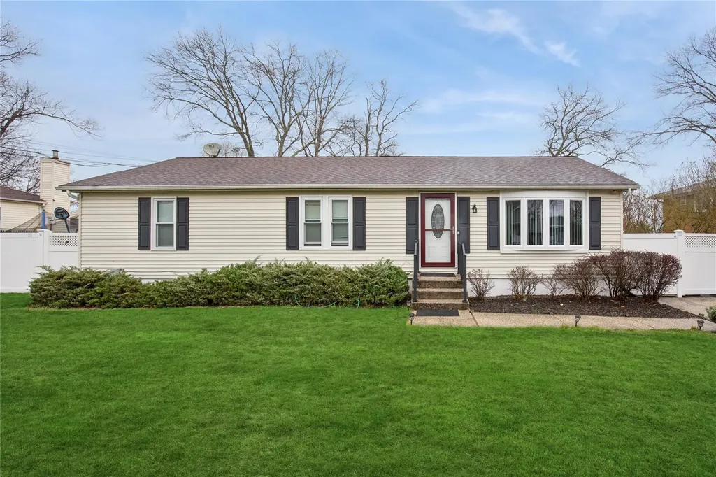 5 Bonny Drive Mastic NY 11950