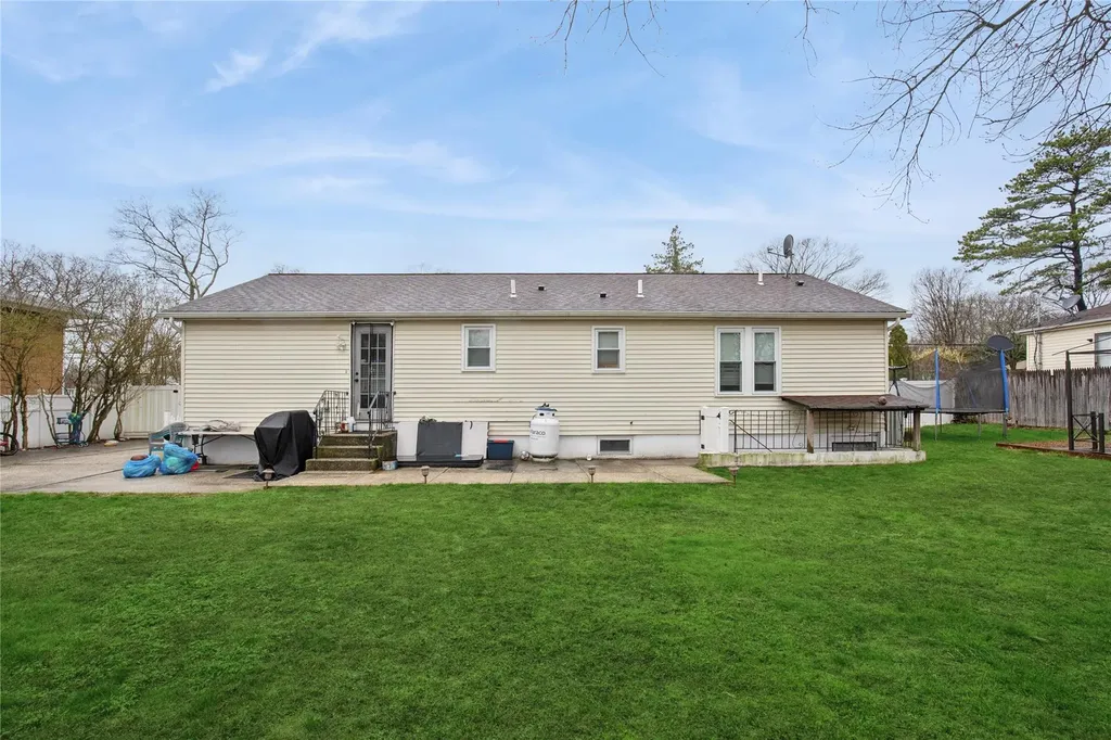 5 Bonny Drive Mastic NY 11950